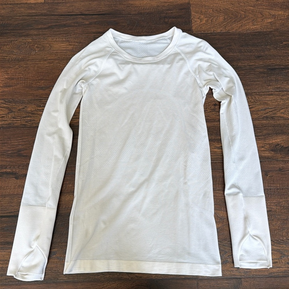 Lululemon Swiftly Tech Long Sleeve Size 4 hip length.